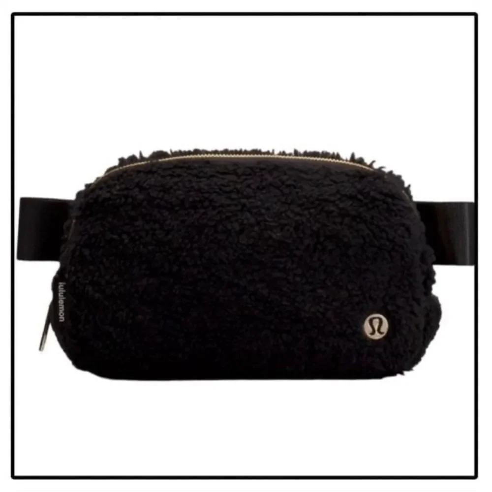 NWT Lululemon Everywhere Belt Bag Fleece Black